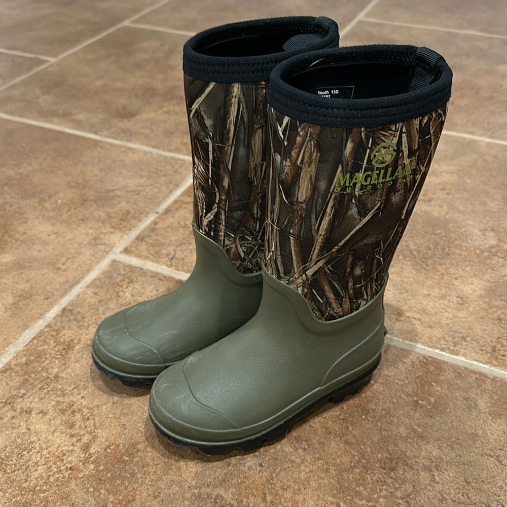 Magellan Youth Camo Boot